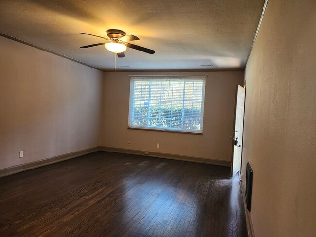 Building Photo - 4911 Sunnyside Ave