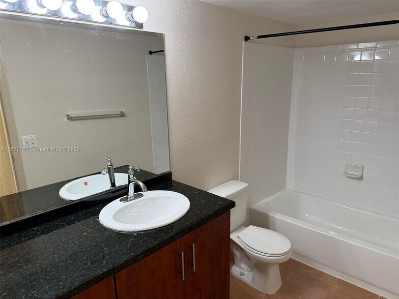 Building Photo - 457 Vista Isles Dr