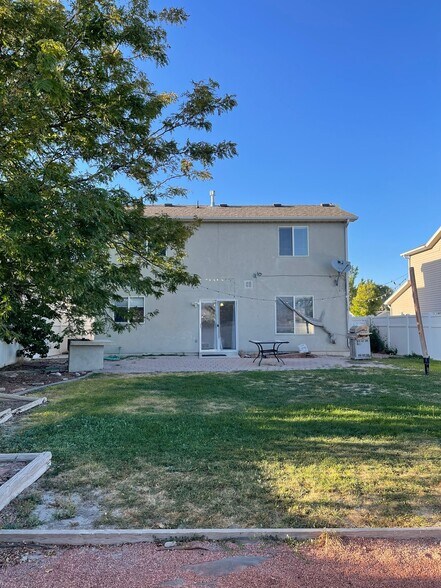 Building Photo - 120 Shamrock Ln