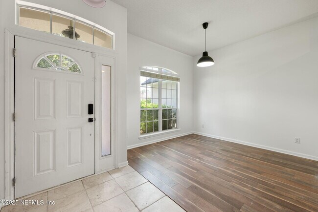 Building Photo - 721 Hazelmoor Ln