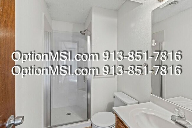 Building Photo - Charming & Spacious 2-Bed / 2-Bath Apartme...