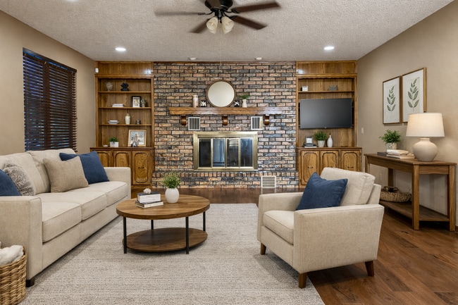 Building Photo - 2529 W Olympic Dr