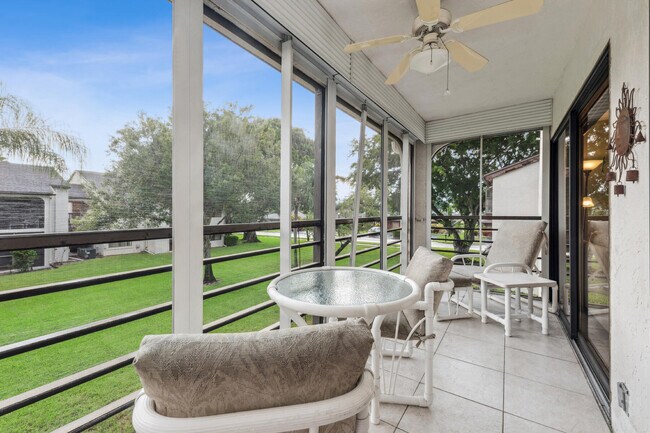 Building Photo - 5040 Rose Hill Dr