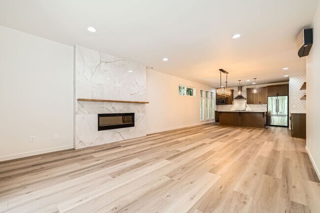 Building Photo - Newly Remodeled 3Bed/3Bath Home in the Hea...