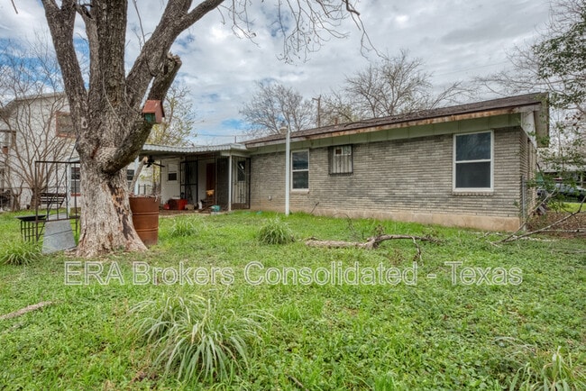 Building Photo - 5815 Pyle St