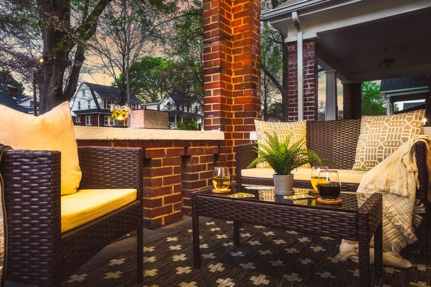 Building Photo - 715 Grandin Rd