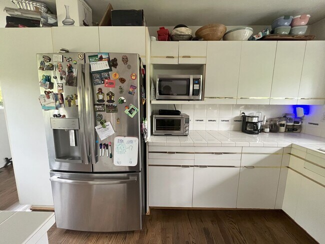 Building Photo - Spacious 4-Bedroom Home with Lush Landscap...