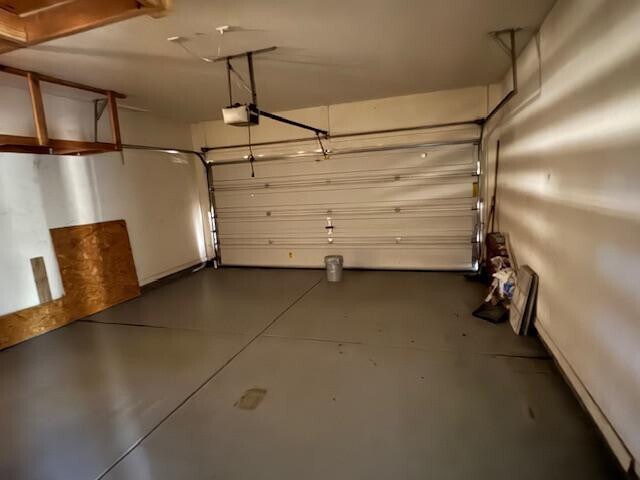 Building Photo - 2331 W Branham Ln