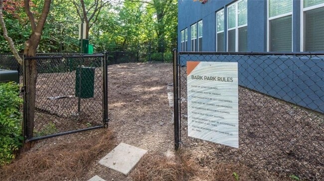 Building Photo - 2115 Piedmont Rd NE