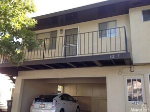 Building Photo - Beautiful 2 Bedroom Condo in Greenback Est...