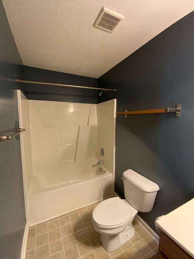 Building Photo - Beautiful 3 bedroom, 2 bath unfurnished home in Neighborhoods of Holly Ridge