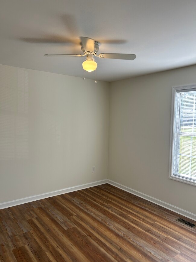 Building Photo - 63 Farm View Cir