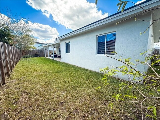 Building Photo - 17931 SW 152nd Ave