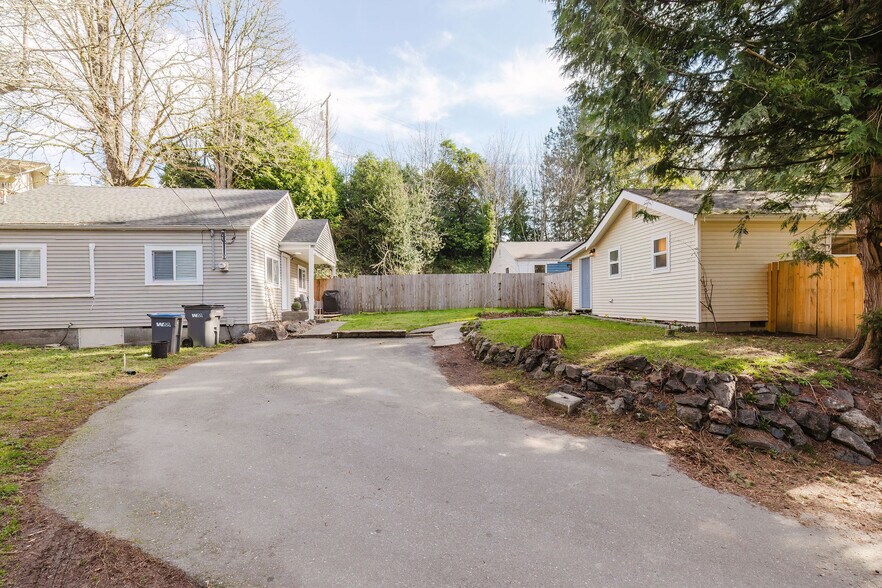 Building Photo - 3810 valley drive