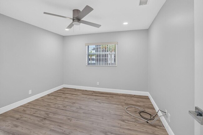 Building Photo - 787 Havana Dr