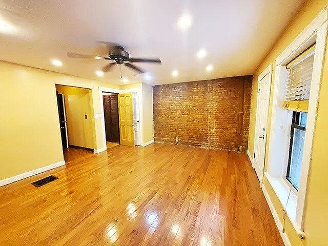 Building Photo - 306 Lewis Ave