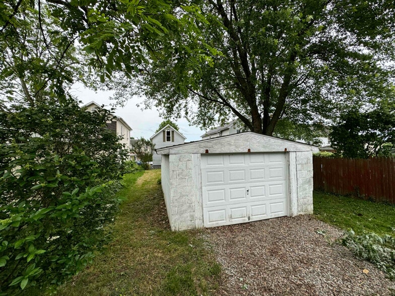 Building Photo - 743 Lemington St