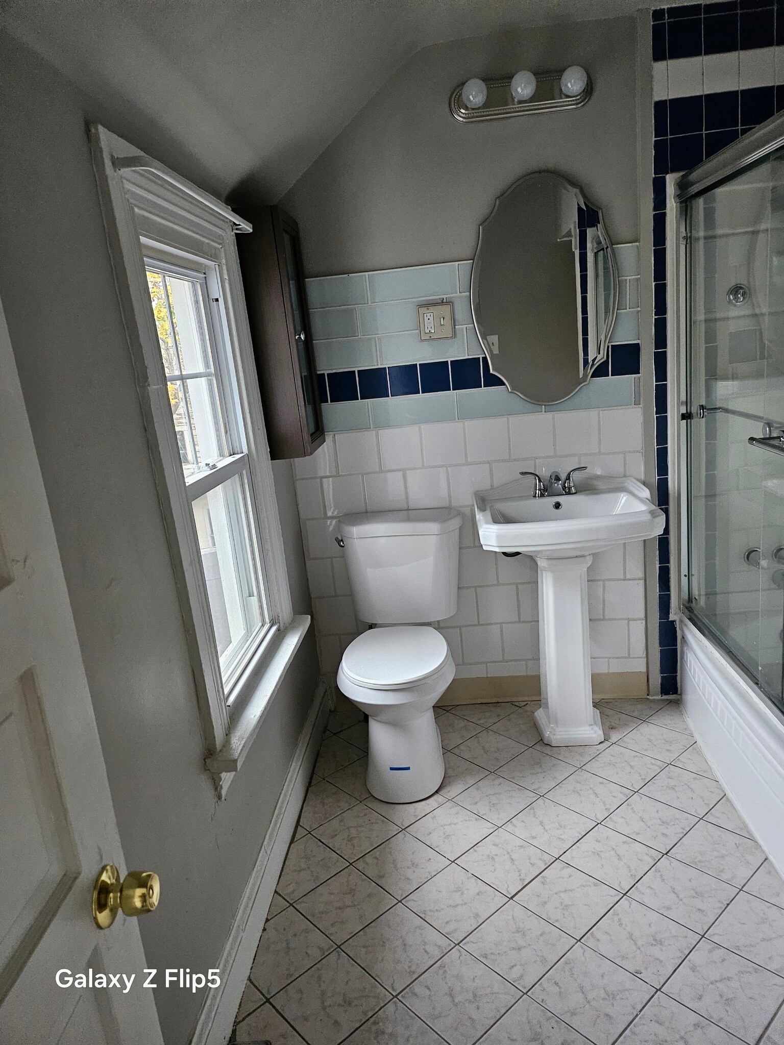 Building Photo - 407 W Broad St