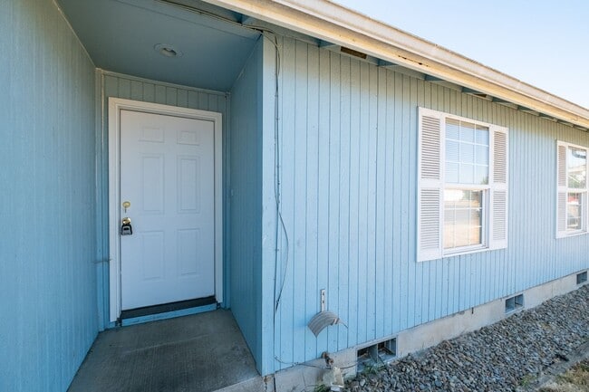 Building Photo - Hummingbird Duplex