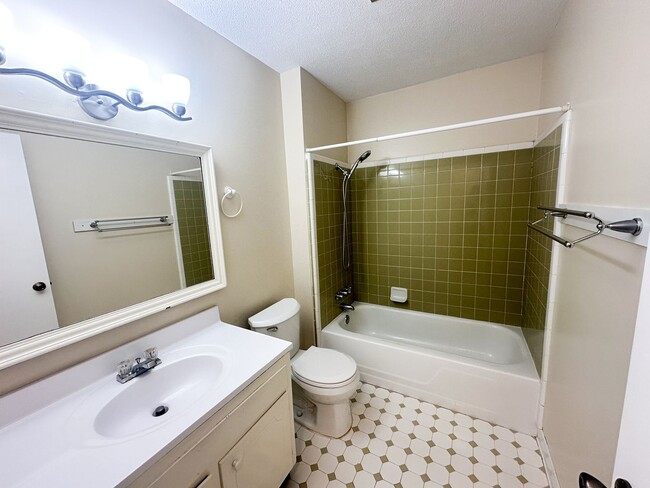 Building Photo - Beautiful Waterfront 4-Bedroom Home in Pirates Cove!