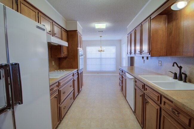 Building Photo - Windmill Hill Patio Home