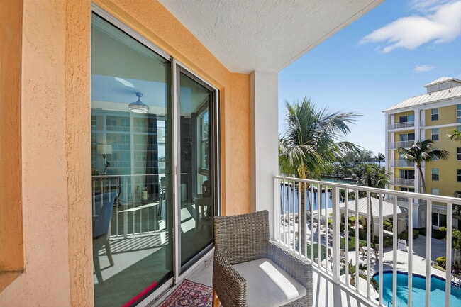 Building Photo - 806 E Windward Way