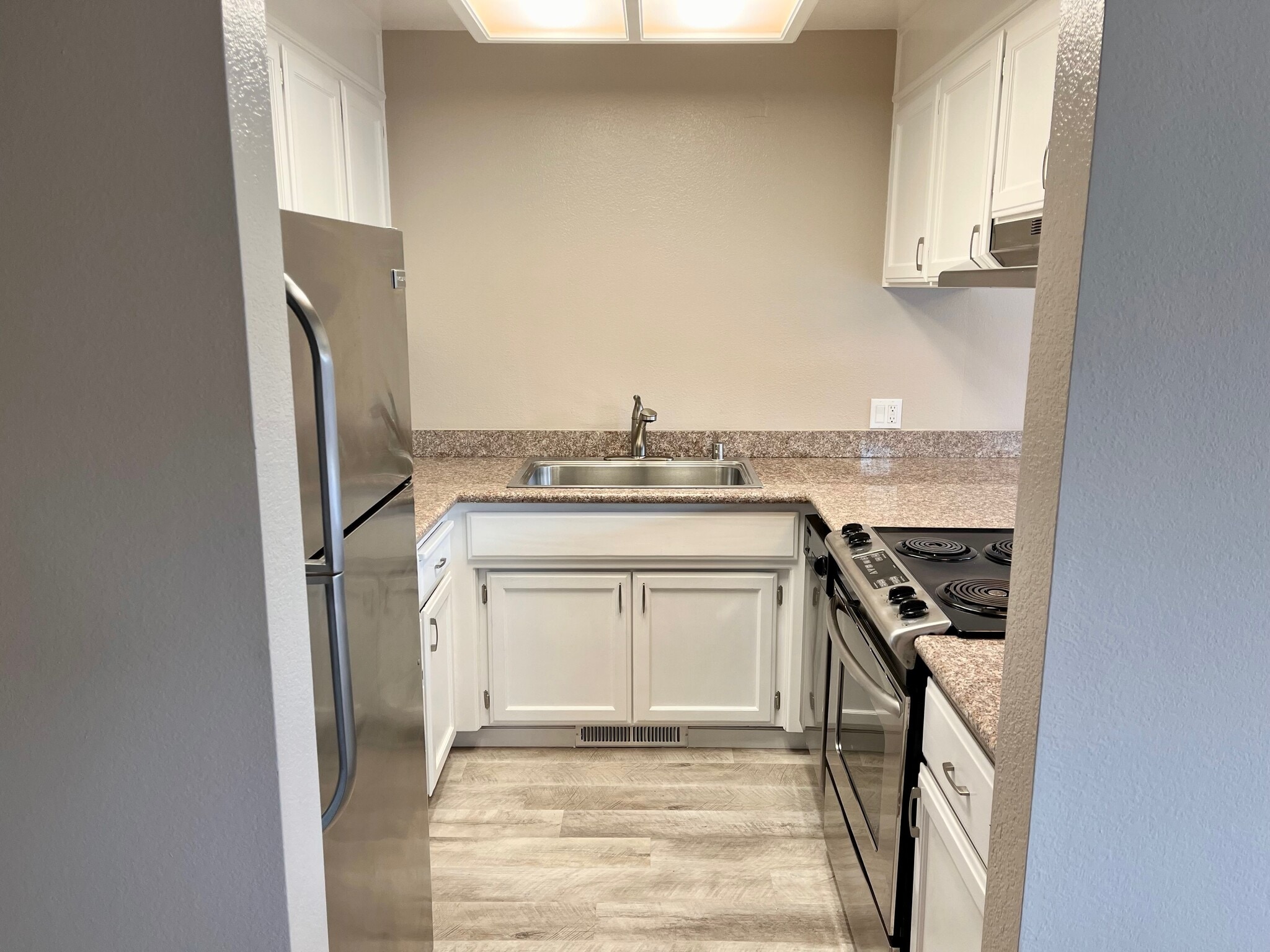 Building Photo - 837 Maria Ln