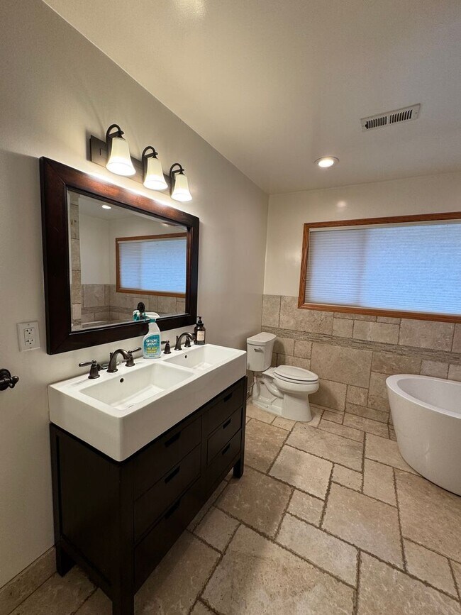 Building Photo - Beautiful 3 bedroom gated home in Aptos Hills!