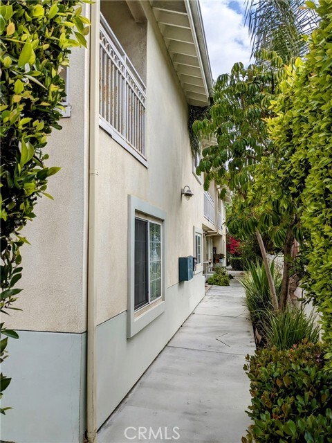 Building Photo - 1927 Cloverfield Blvd