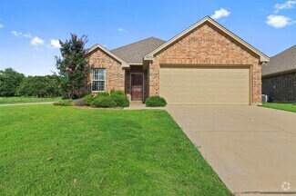 Building Photo - 4001 Oakwood Cir