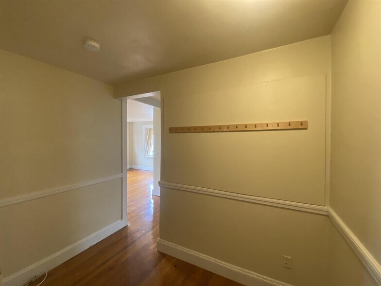 Building Photo - 10 Agassiz St