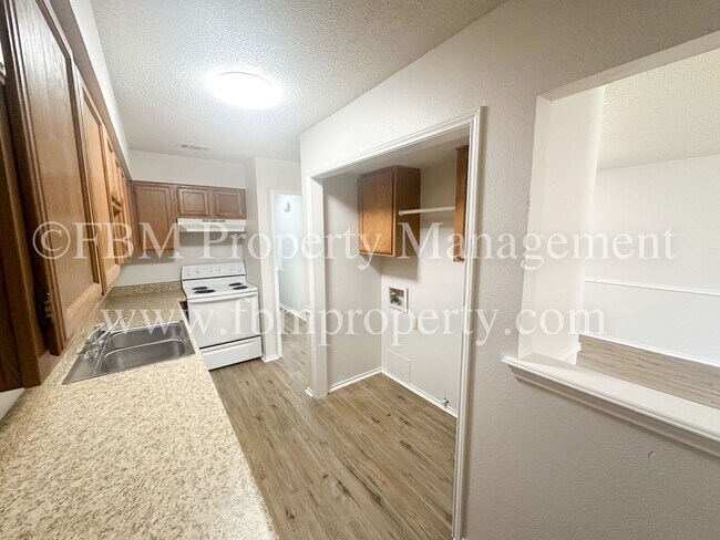 Building Photo - 221 Highland Ave