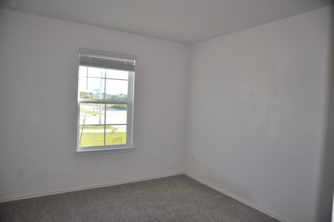 Building Photo - 31303 Yatesbury Ln