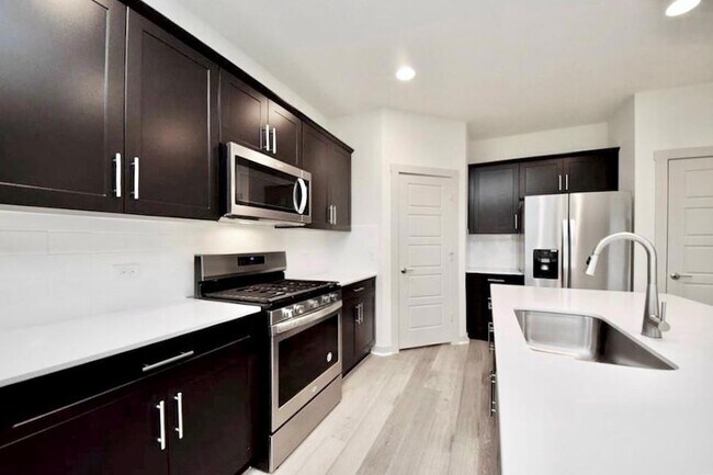 Building Photo - 1056 Winnsboro Lp