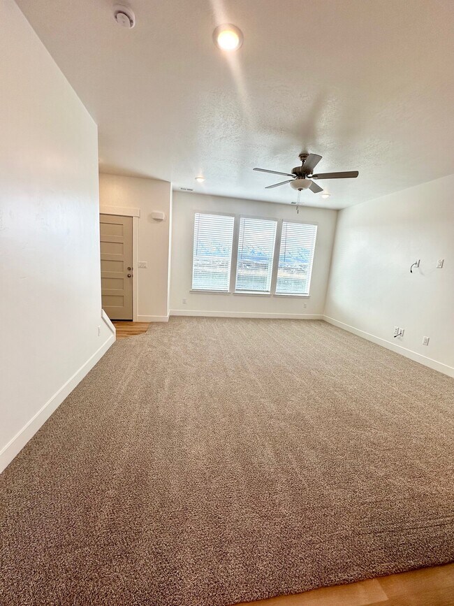 Building Photo - NT 3406