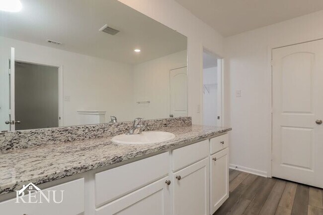 Building Photo - 3018 Jackson Smt