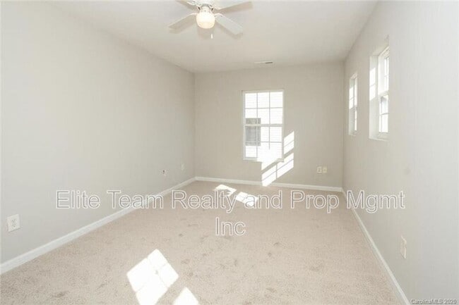 Building Photo - 10816 Carstairs St