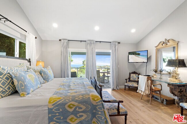 Building Photo - 6363 Zumirez Dr