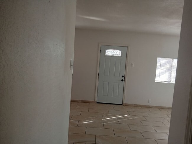 Building Photo - Sweet 1 bedroom 1 bath in 29 Palms