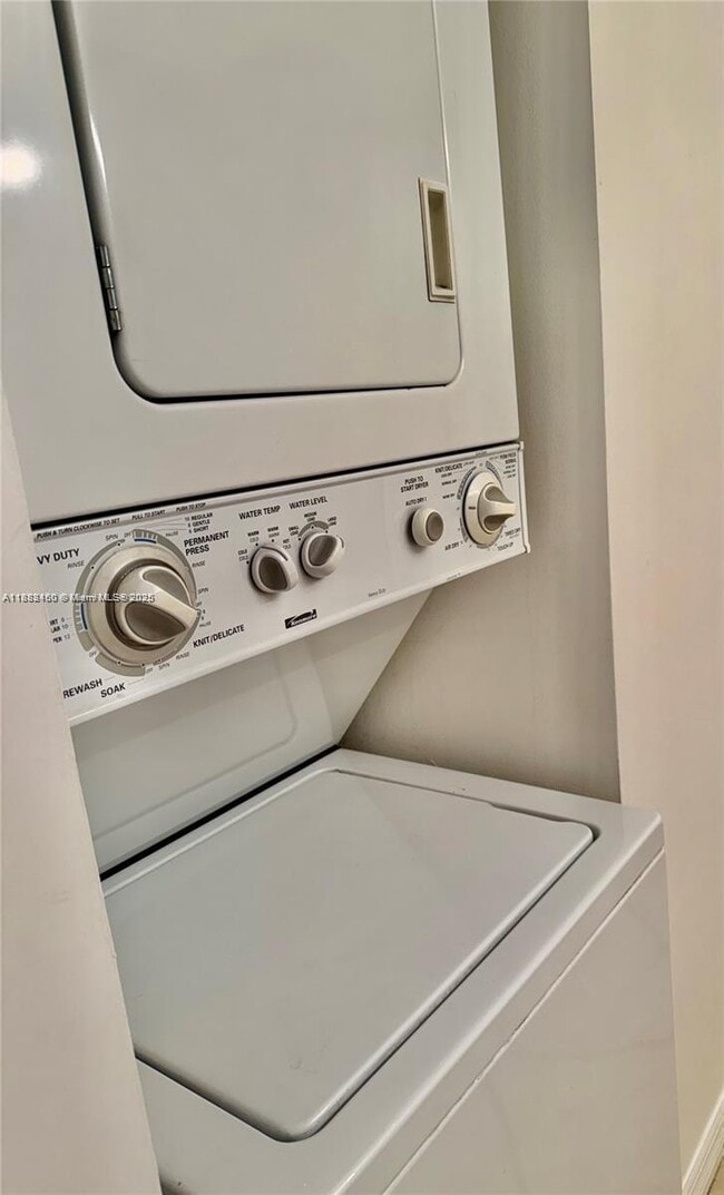 Building Photo - 2630 SW 28th St