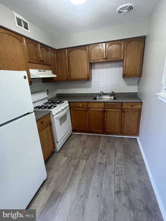 Building Photo - 371 Avon St