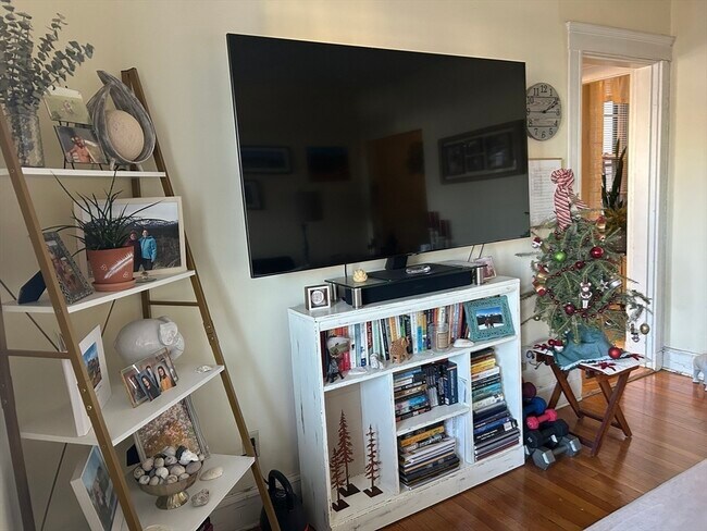 Building Photo - 2039 Commonwealth Ave