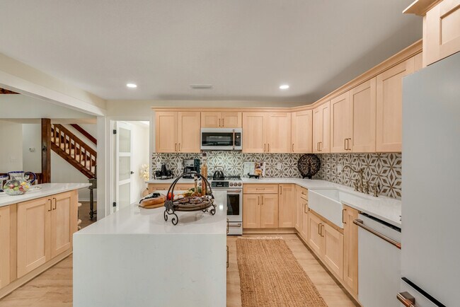 Building Photo - Stunning Renovated 3BD/2BA Home for Rent o...