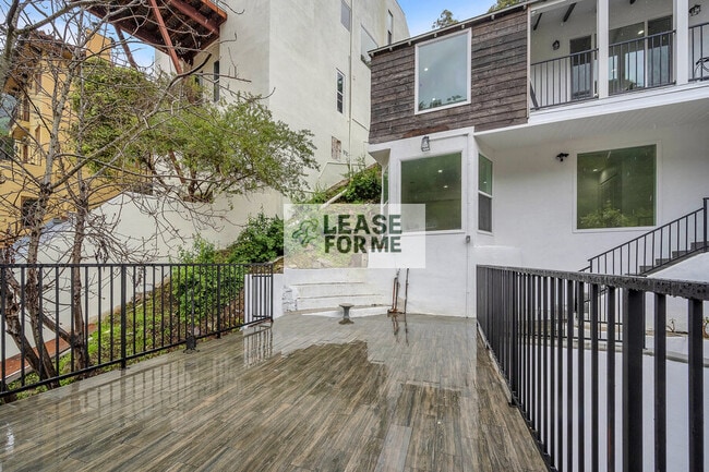 Building Photo - 9848 Portola Dr