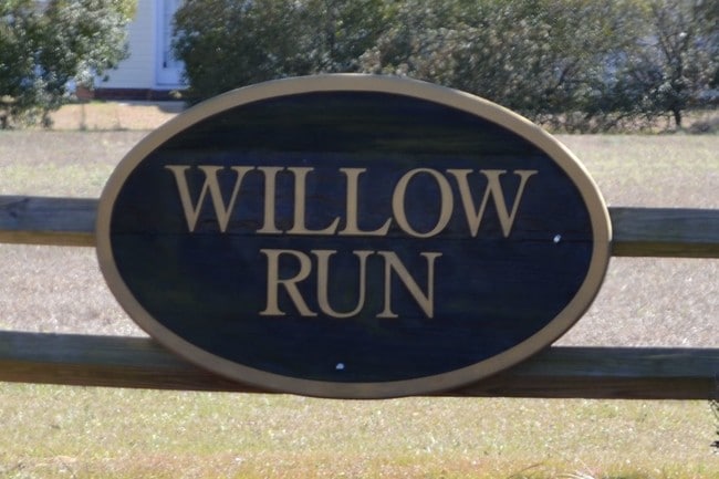 Willow Run Apartments - Willow Run