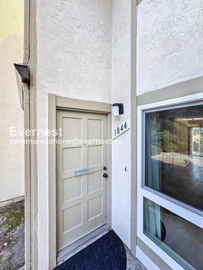 Building Photo - 1844 Tesoro Ct