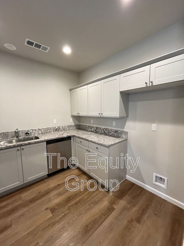 Building Photo - 510 S Summit St