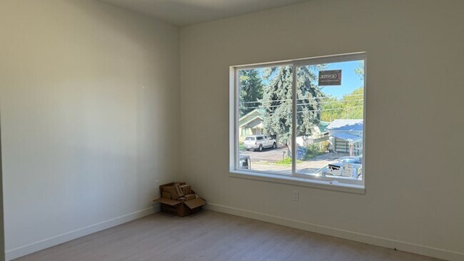 Building Photo - Duplex in CDA !