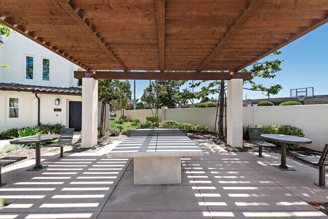 Building Photo - 339 Ford Rd