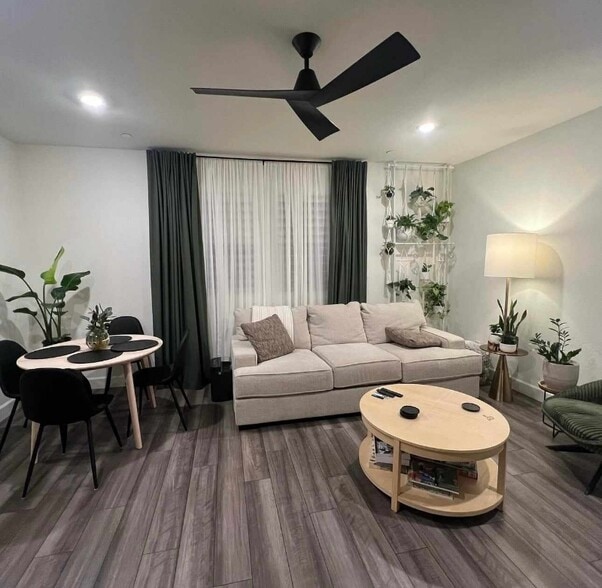 Building Photo - 3017 Garibaldi Dr